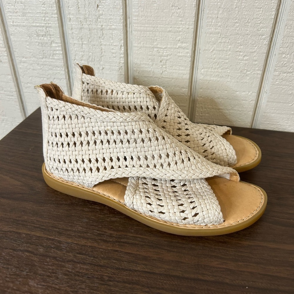 Born IWA Macrame Sandals, size 7.